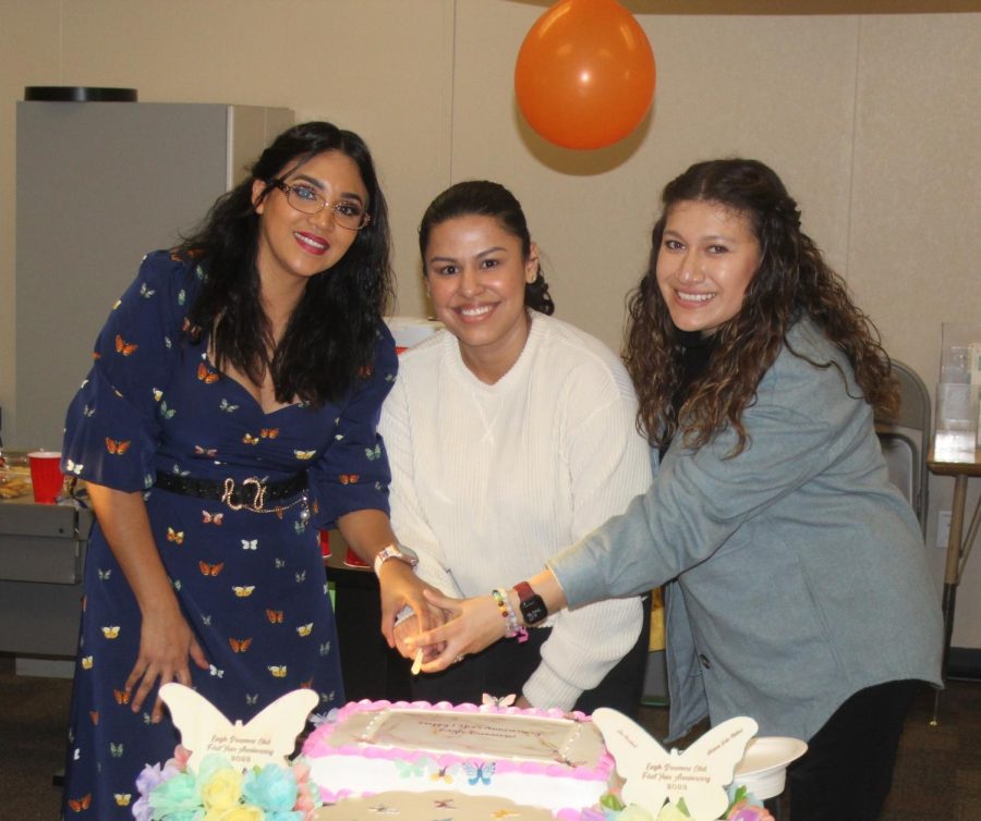 Photo of Adriana Uribe Plateros, Caris Sandino, and Vanessa Sierra