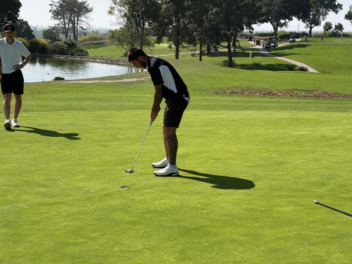 MSJC’s Akoni Johnson reads the line before a putt.